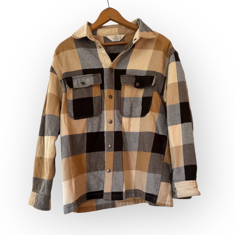 H&M Boy’s oversized flannel. Thick & warm. Worn & washed once. Like new Size 16